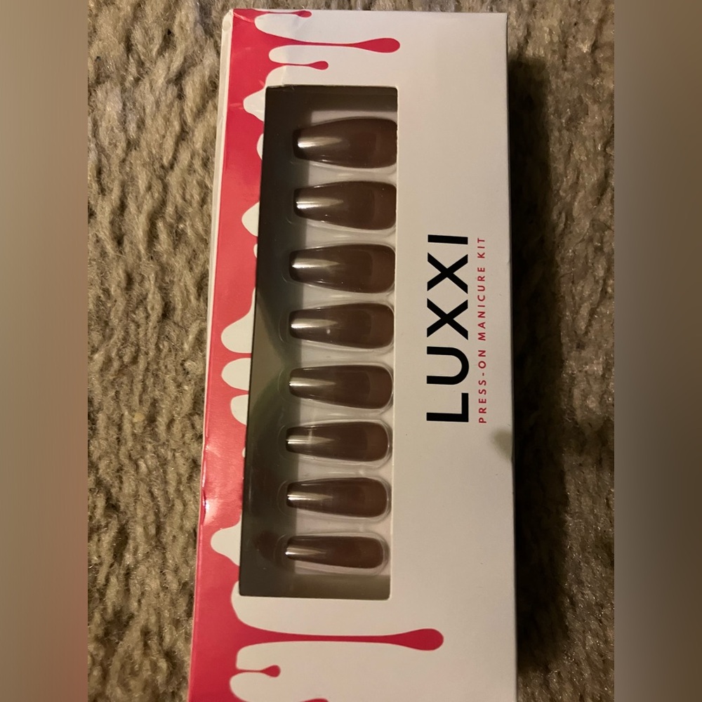 “Not So Basic” Luxxi Press On Nails